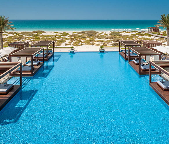 Apartment with swimming pool in Abu Dhabi